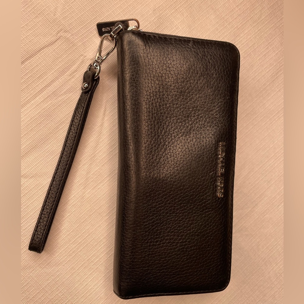 Michael Kors women wallet EUC